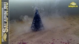 Вскрытие зимней кормушки под водой (с мотылем и прикормкой) [salapinru]