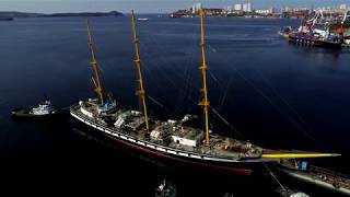 "Паллада" спущена на воду после ремонта во Владивостоке