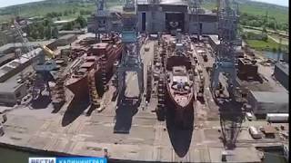 Впервые за 20 лет на заводе Янтарь спустили на воду рыболовецкое судно