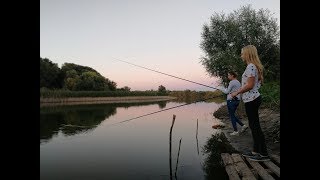 Рыбалка в октябре  НА СПОР ДЕВКИ ЛОВЯТ КАК С ПУЛЕМЁТА КАРАСЬ