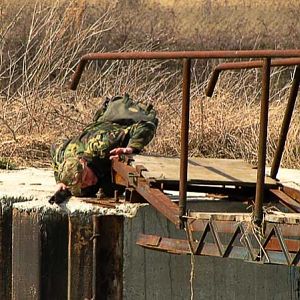 А на чем он тут вообще держится?