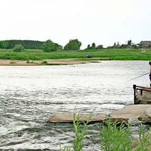 20130528 1552
В бурлящей хопровской воде под сбросом несостоявшейся плотины кипит рыбья жизнь...