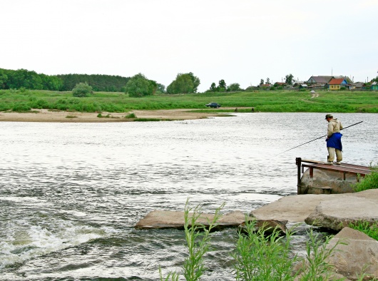 20130528 1552
В бурлящей хопровской воде под сбросом несостоявшейся плотины кипит рыбья жизнь...